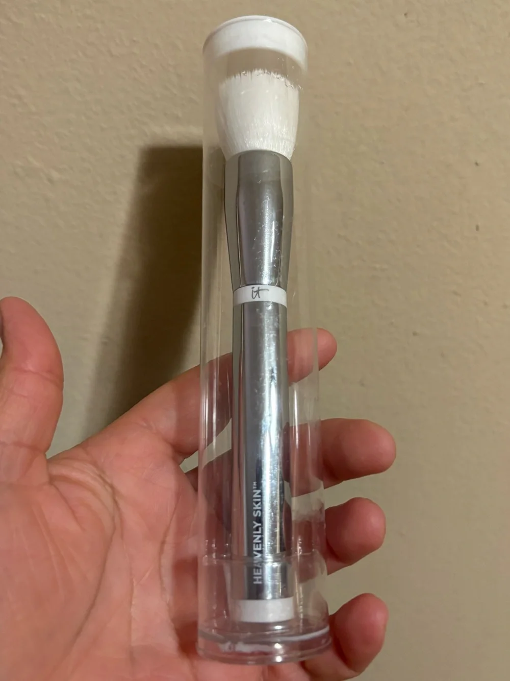 IT COSMETICS HEAVENLY SKIN CC+Skin-Perfecting Brush #702 BrandNew Factory Sealed